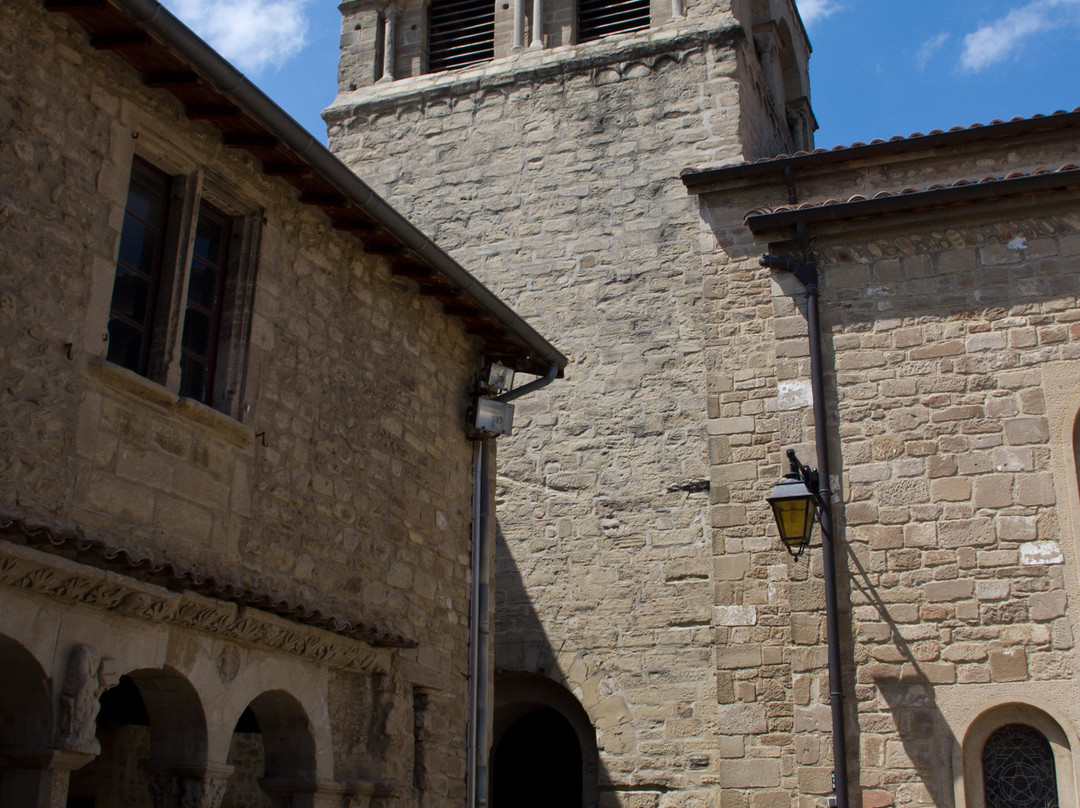 Collegiale Saint-Pierre-et-Saint-Paul景点图片