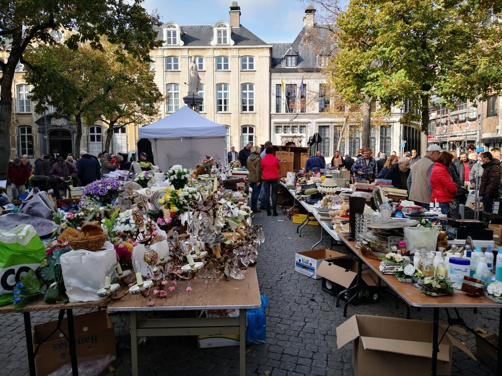 Vrijdagmarkt-安特卫普必去景点