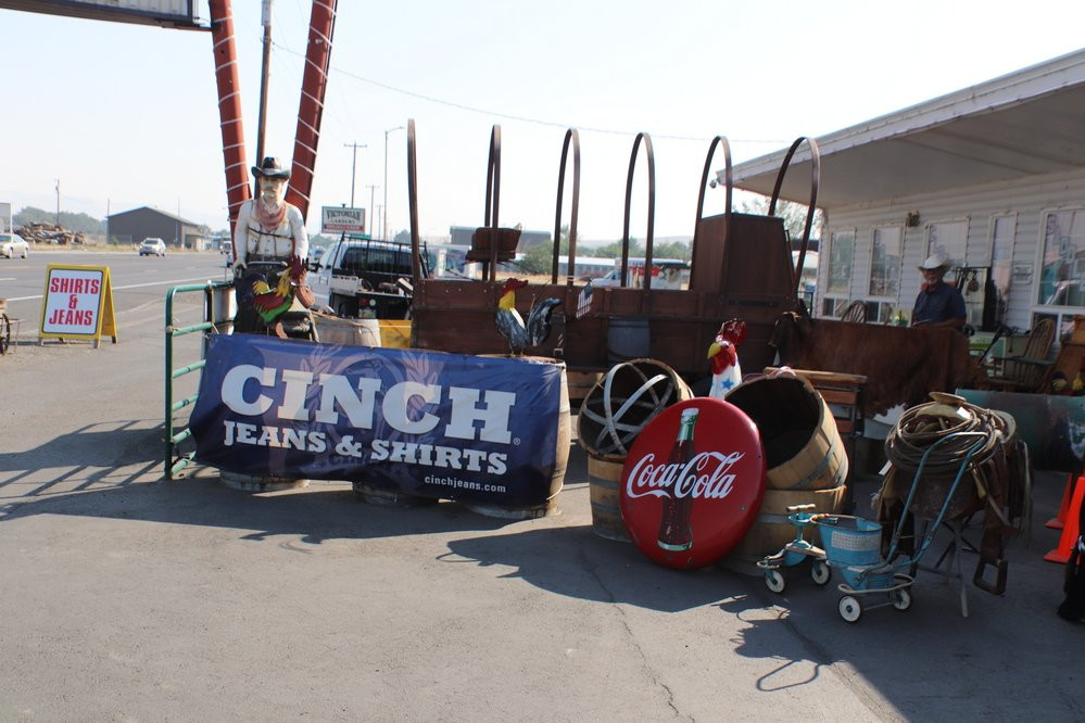 Athena旅游景点-Triangle L Western Store