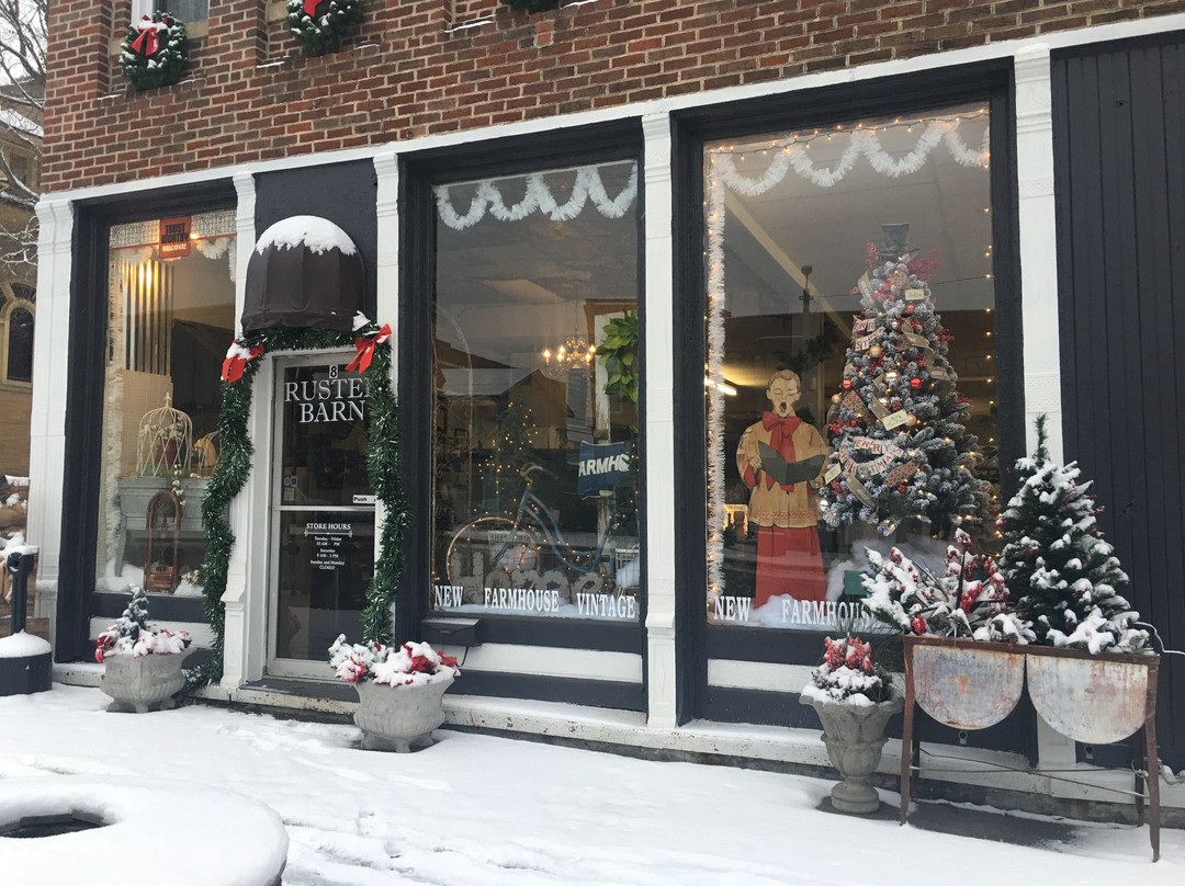 McArthur旅游景点-Rusted Barn