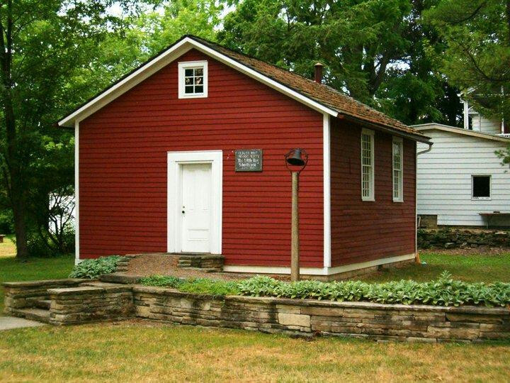 Little Red Schoolhouse景点图片