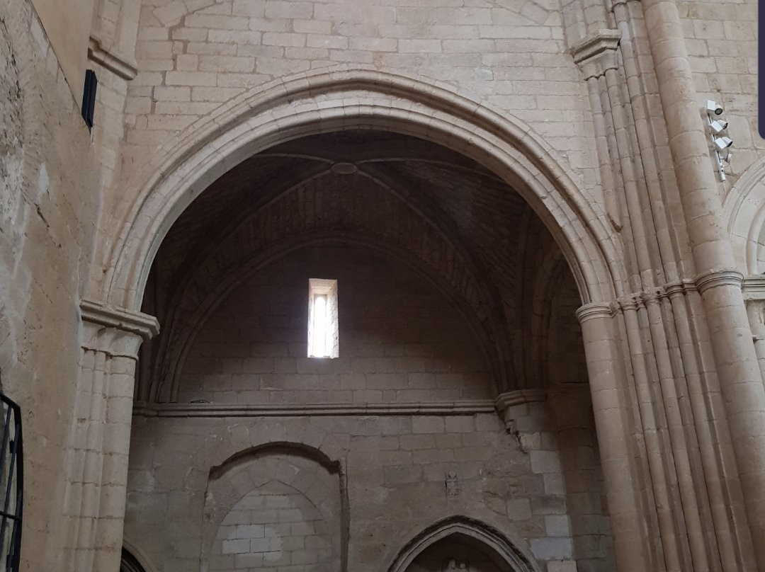 Monasterio Santa Maria La Real de Gradefes景点图片