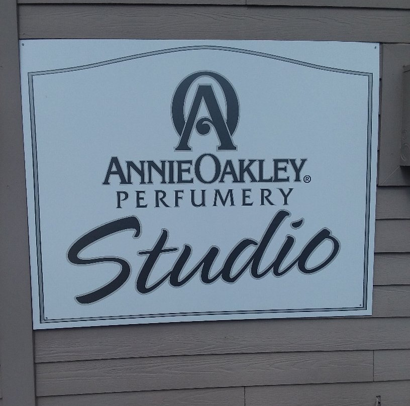 Annie Oakley Perfume Factory Tour景点图片