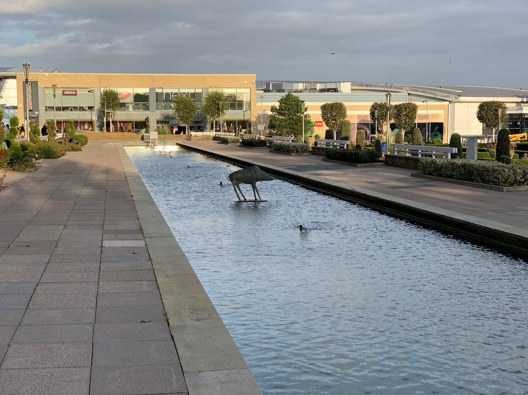 The Water Gardens Shopping Centre景点图片