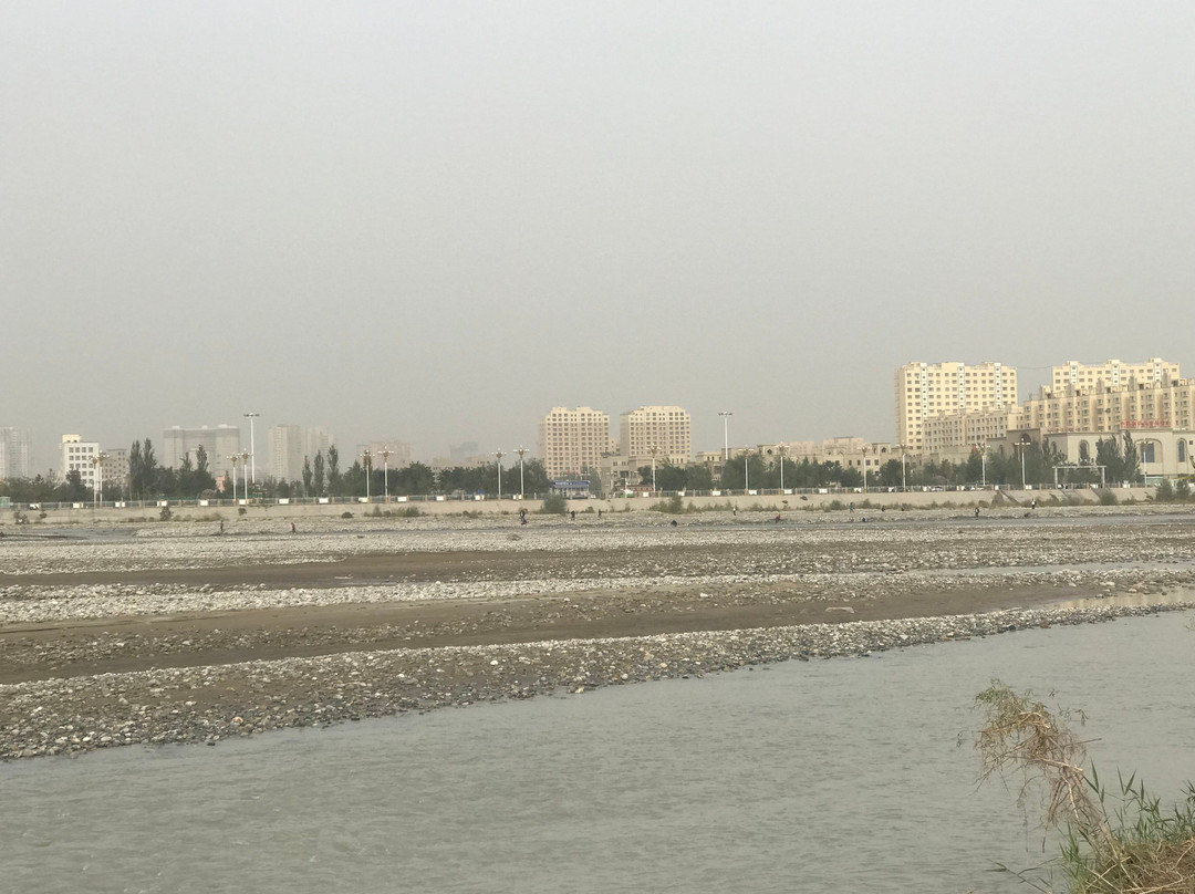 慕士塔格大酒店主图