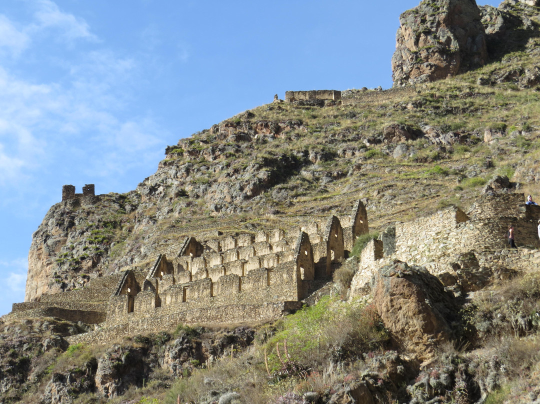 Pinkuylluna Mountain Granaries景点图片