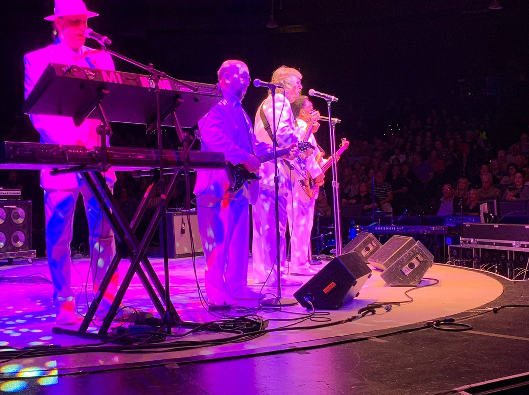 Flagstar at Westbury Music Fair景点图片