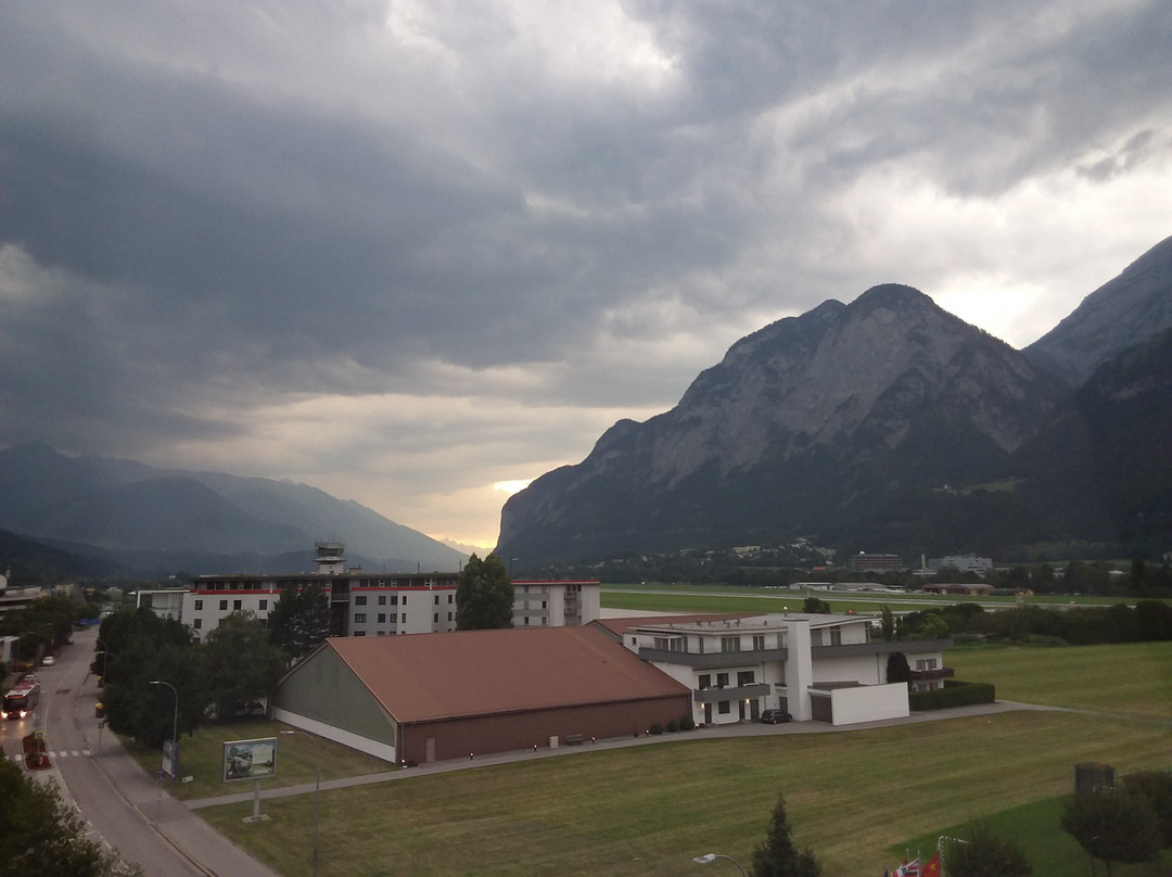 西奔兹酒店主图