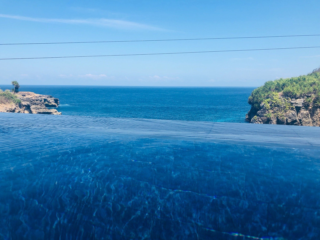 Abyss Zipline-努沙切宁安岛必去景点