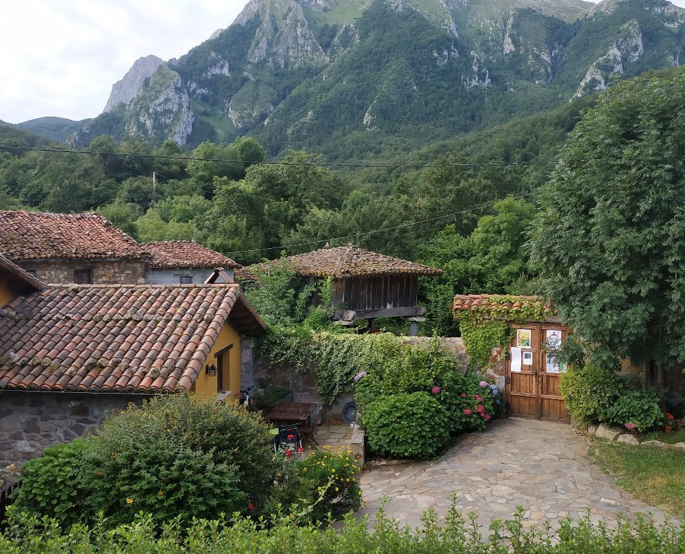 Rural Houses Valle de Bueida主图