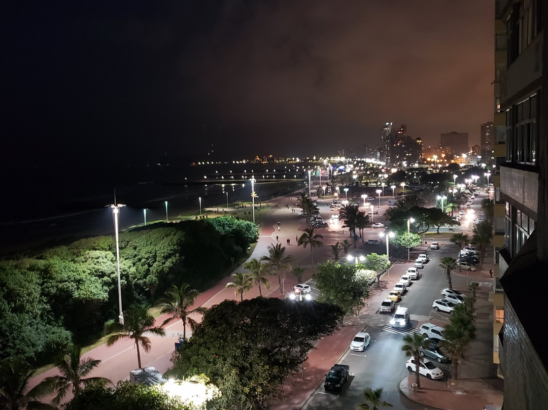 贝莱尔套房酒店主图