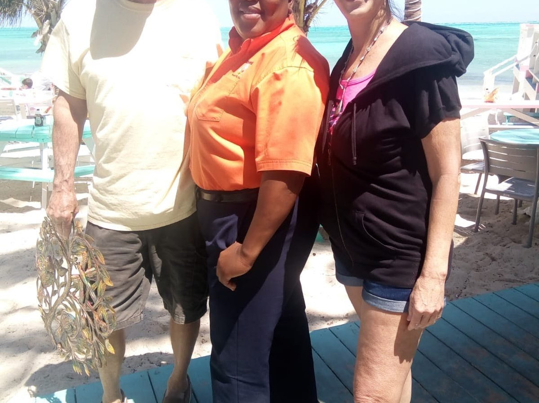 Green's VIP & Taxi Services-格雷斯湾必去景点