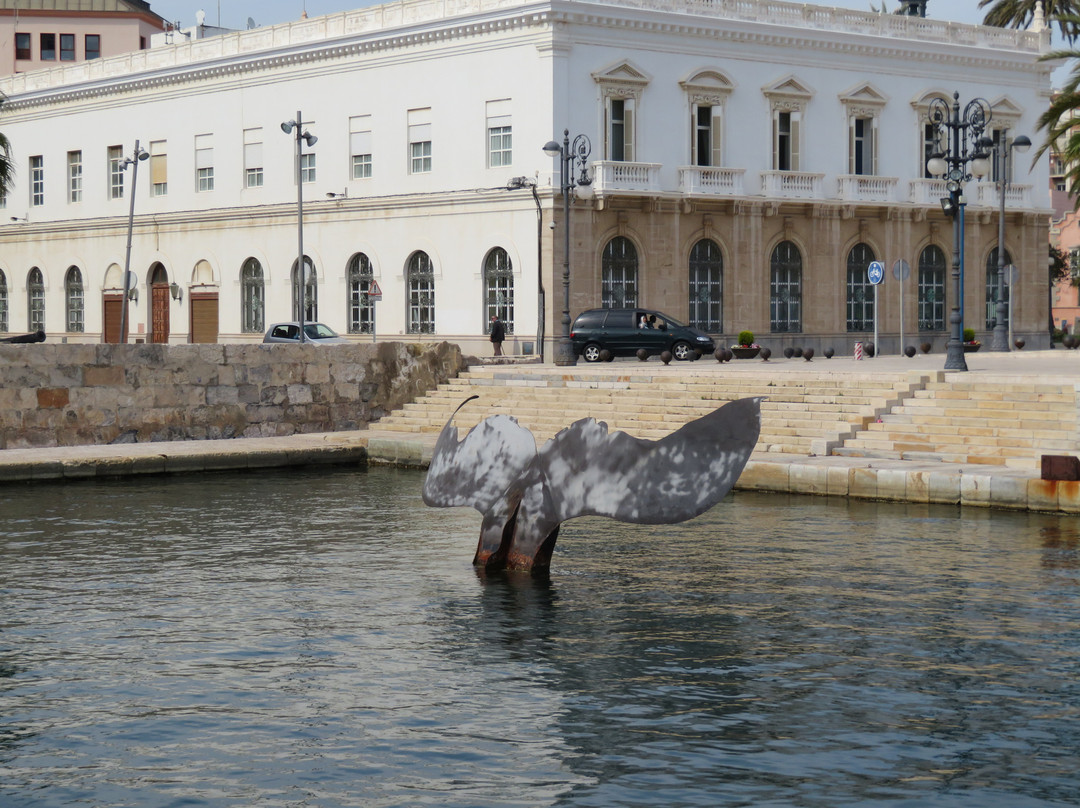 Sculpture Whale Tail景点图片