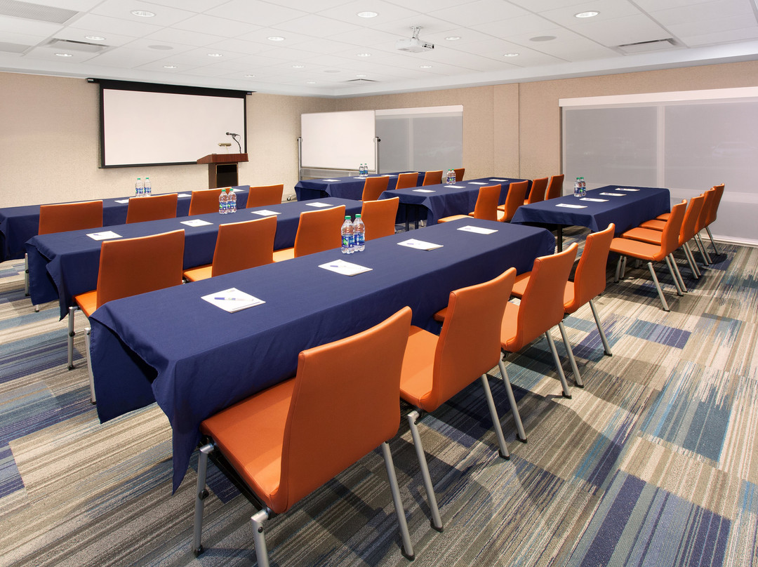 Holiday Inn Express & Suites Sterling Heights-detroit Area By IHG主图