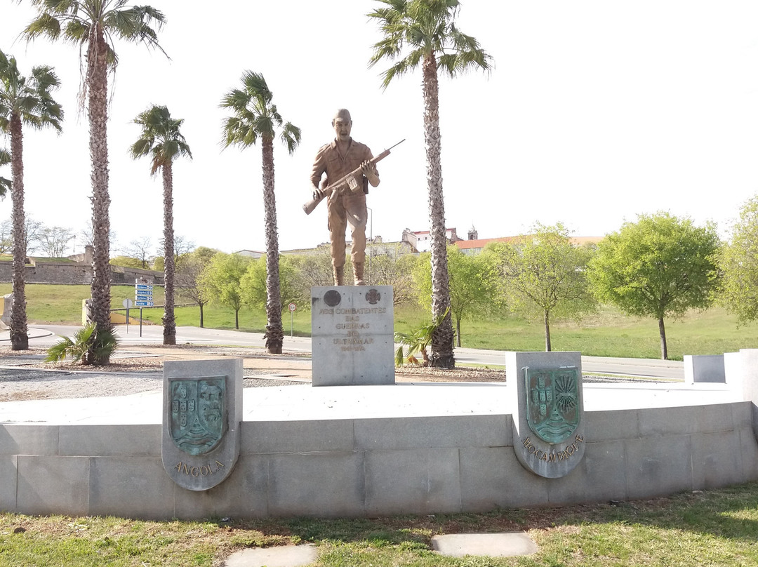 Monumento aos Combatentes da Guerra do Ultramar-埃尔瓦什必去景点