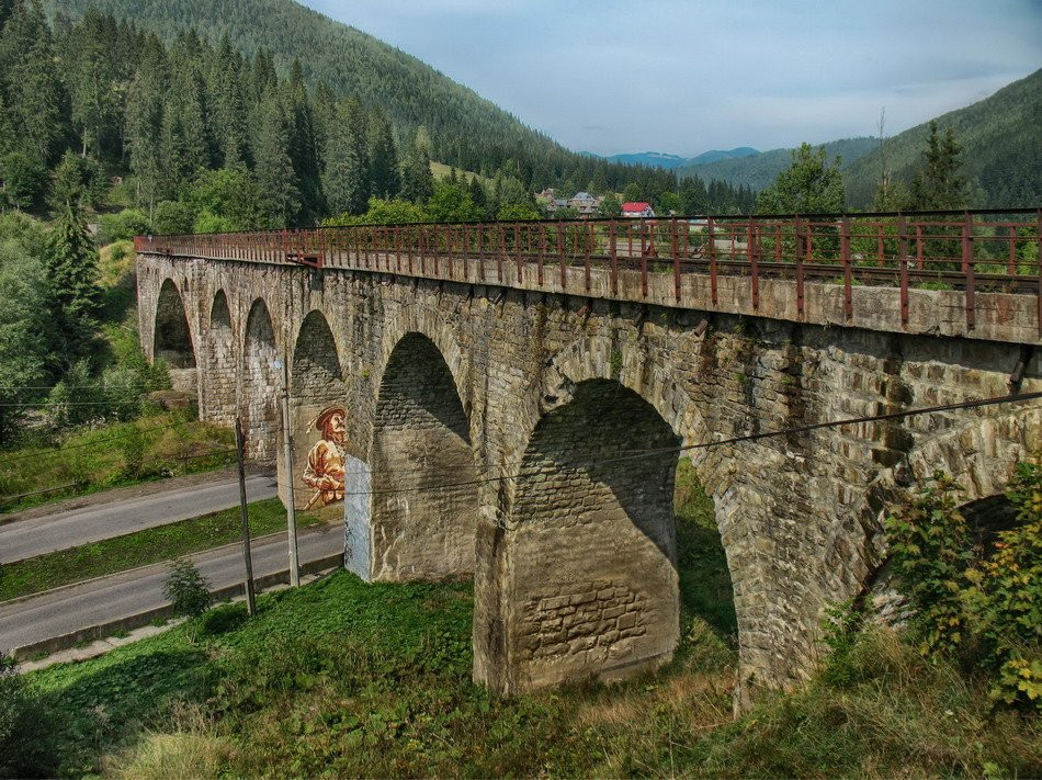 Yaremche旅游景点-Bridge - Viaduct