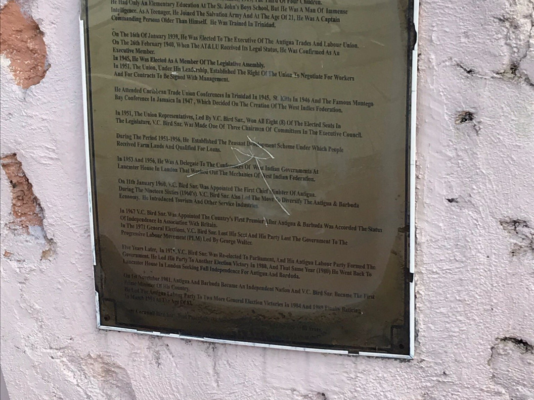 V C Bird Monument-圣 约翰必去景点