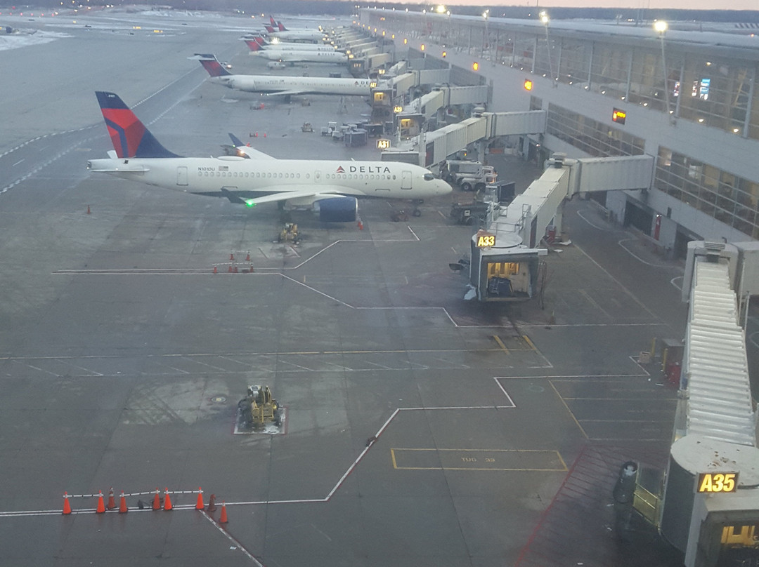 底特律麦特罗机场威斯丁酒店主图