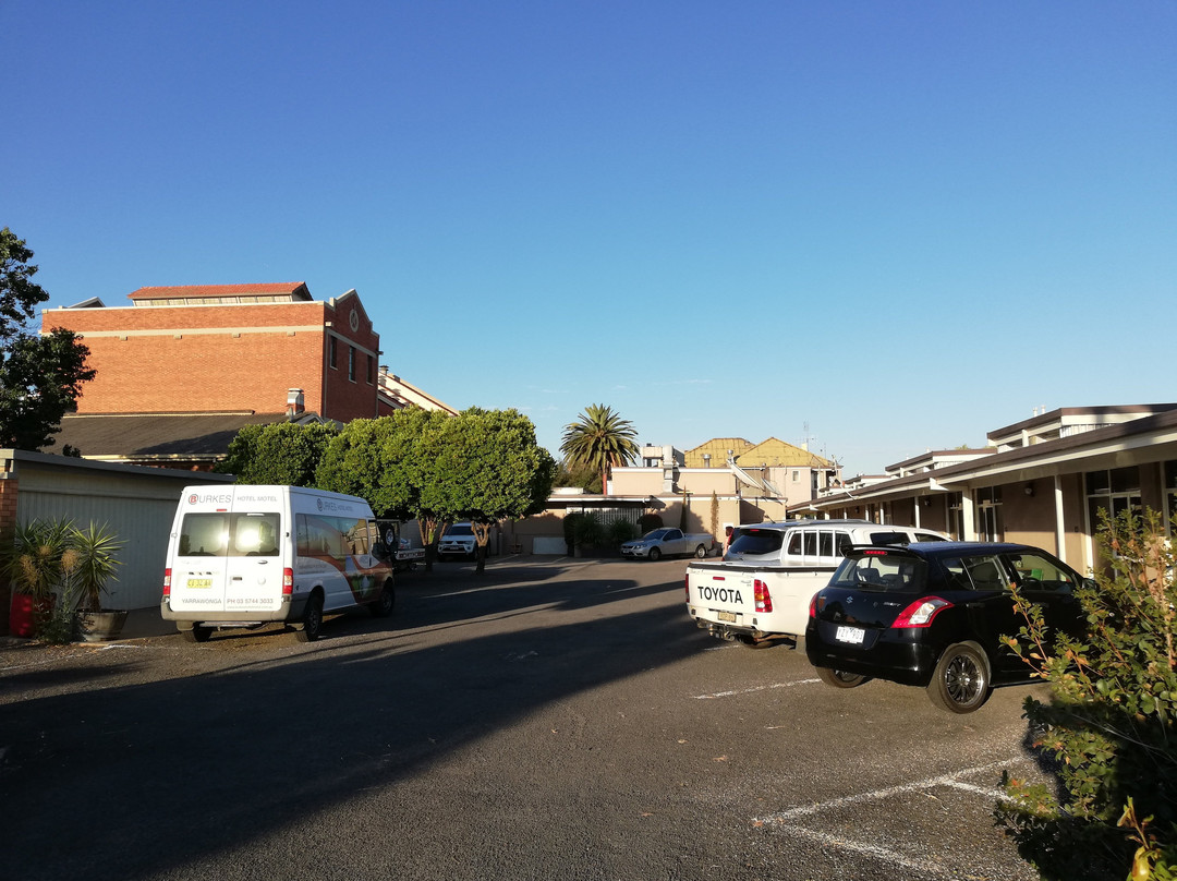 Burkes Hotel Motel主图