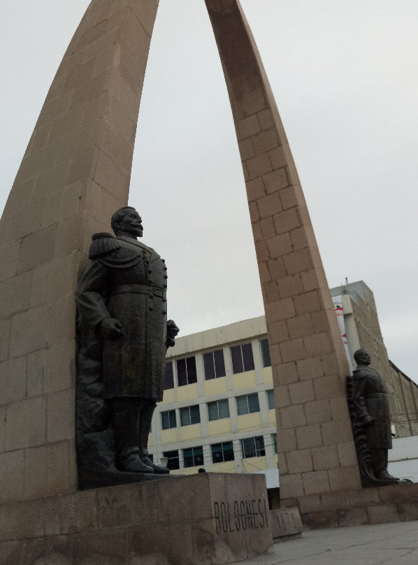 Arco Parabolico-塔克纳必去景点