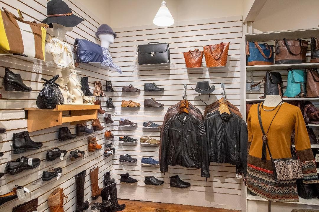 Di Angela Leather-Greenport必去景点