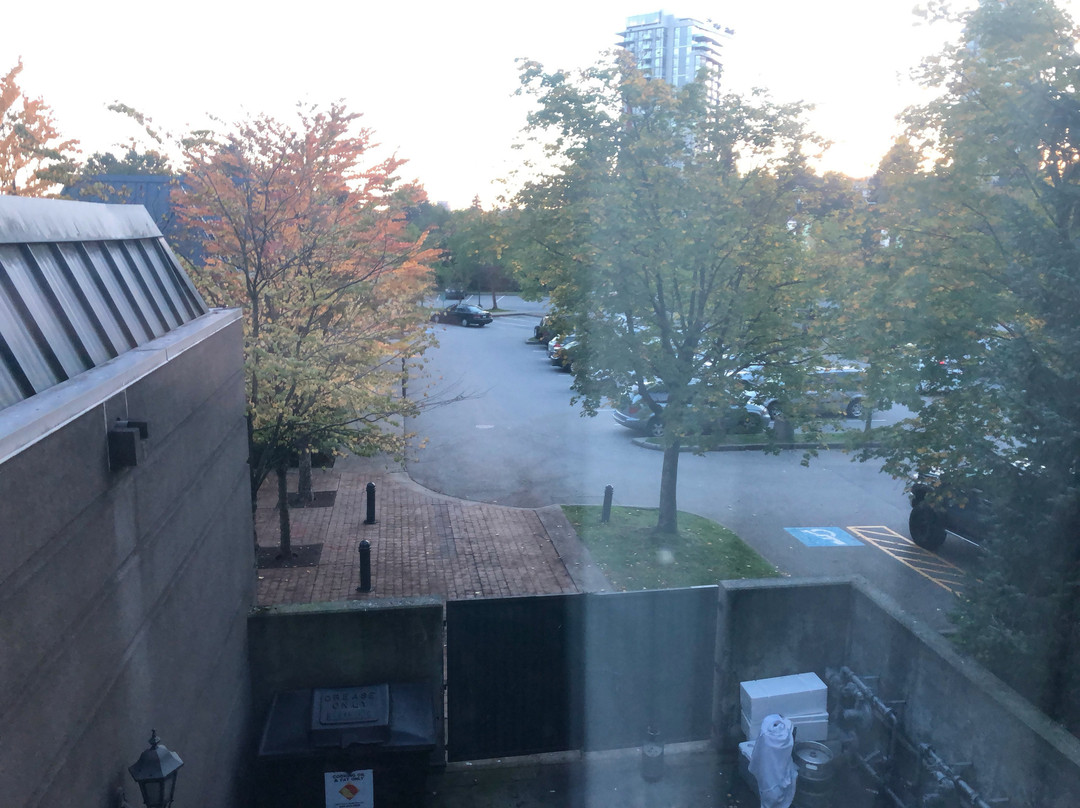 北温哥华假日套房酒店主图