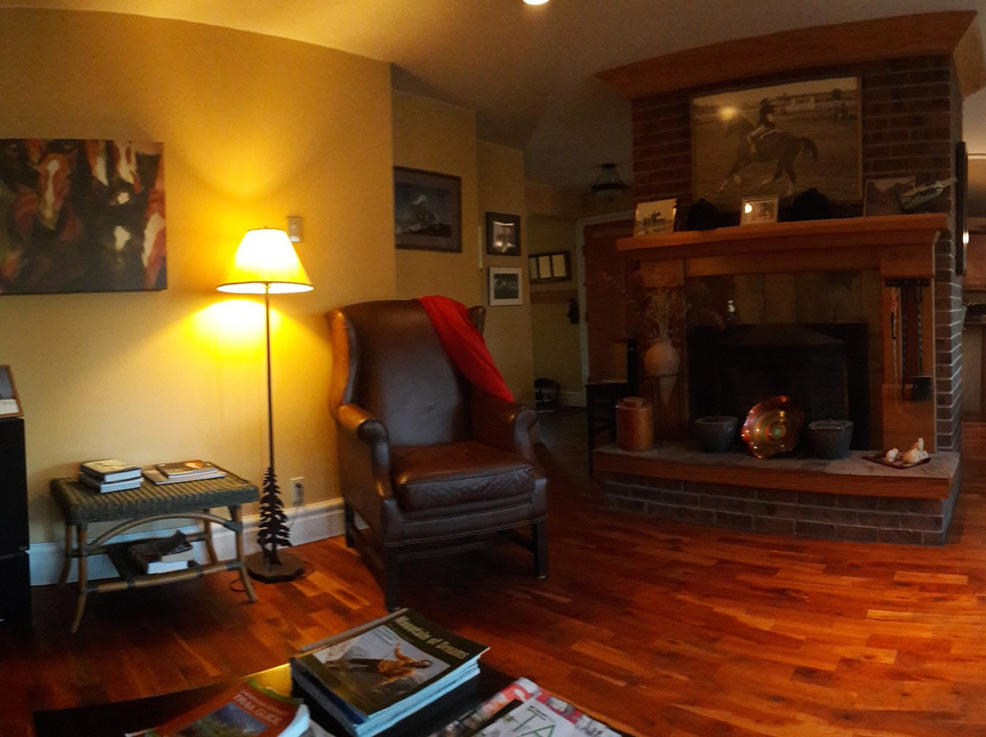 Auberge Kicking Horse Guest House主图