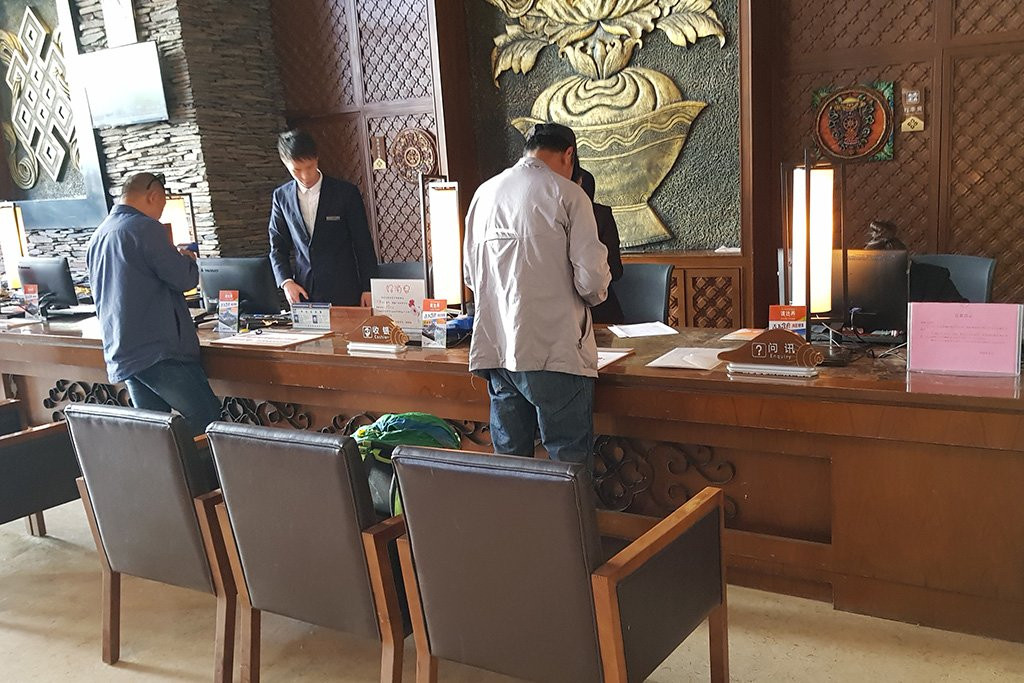 日喀则乔穆朗宗酒店主图
