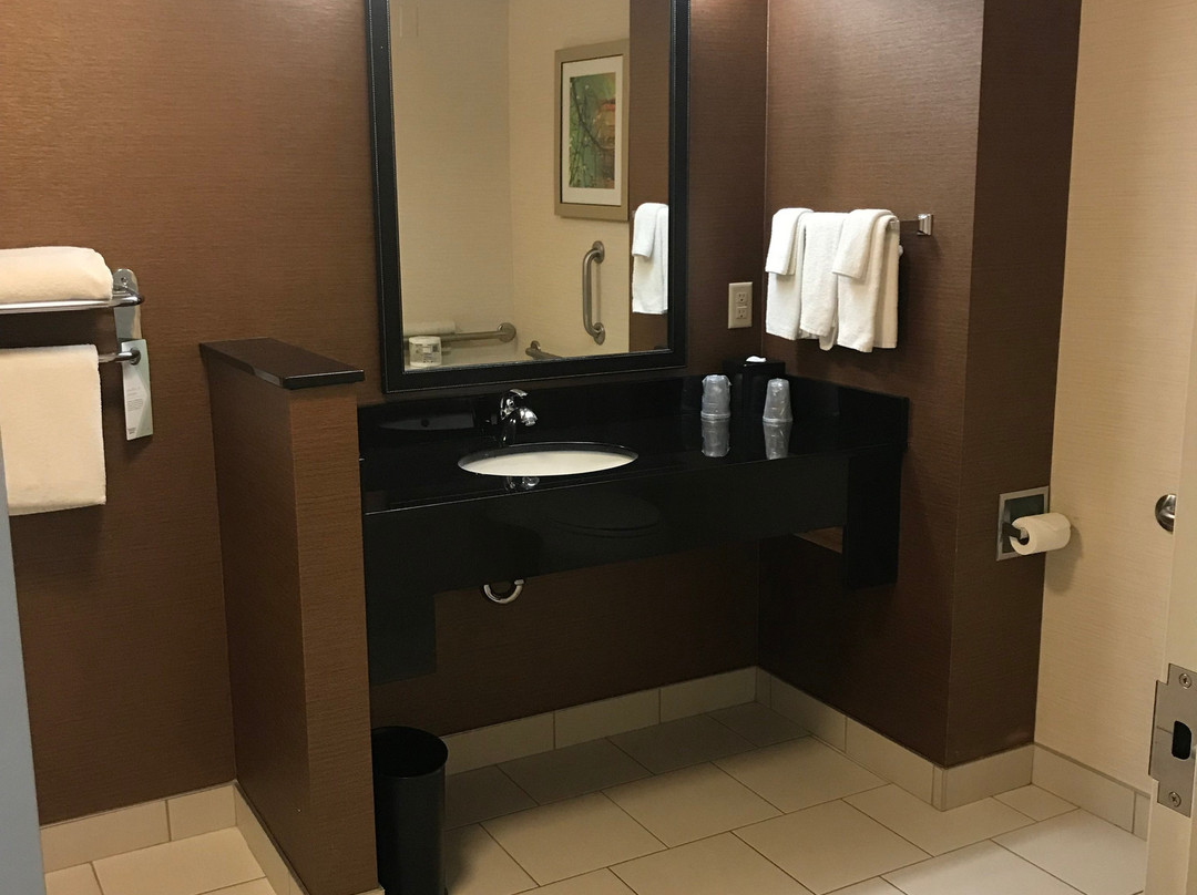 弗农费尔菲尔德套房酒店主图