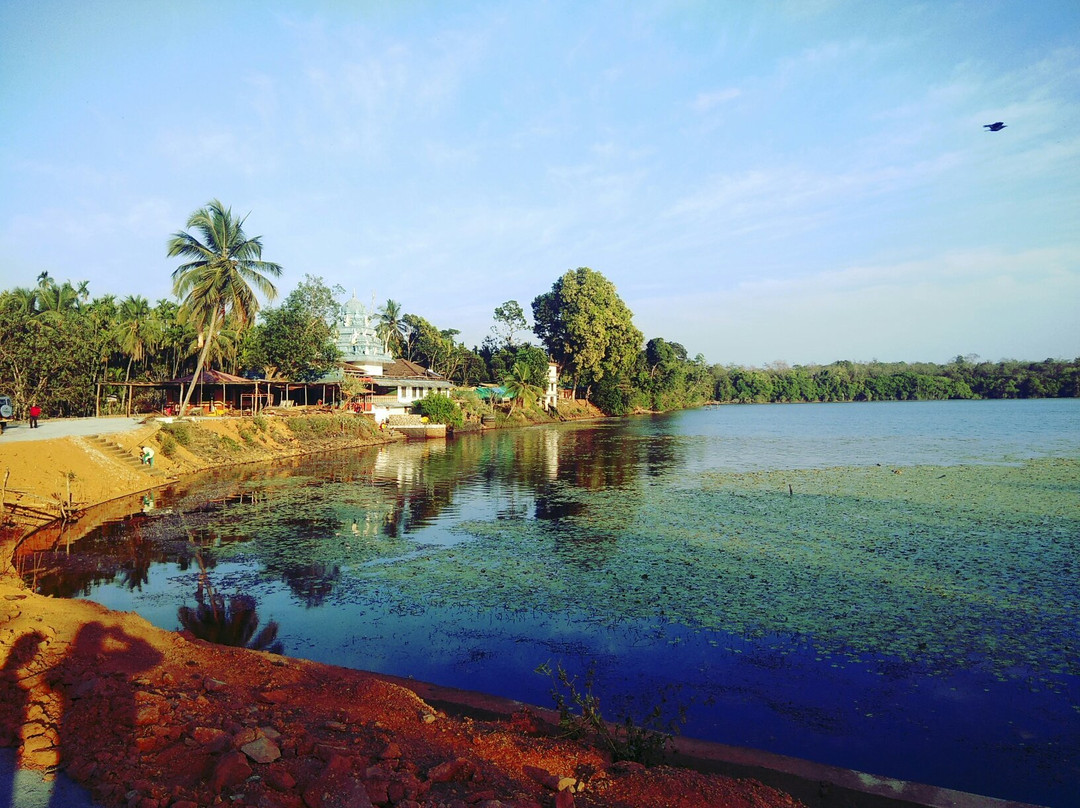 Kavadikeri Lake Temple景点图片