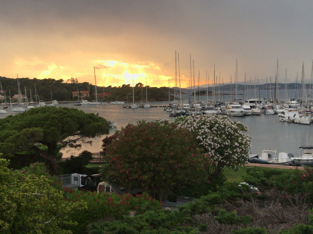 奥斯陶波奇洛斯酒店主图