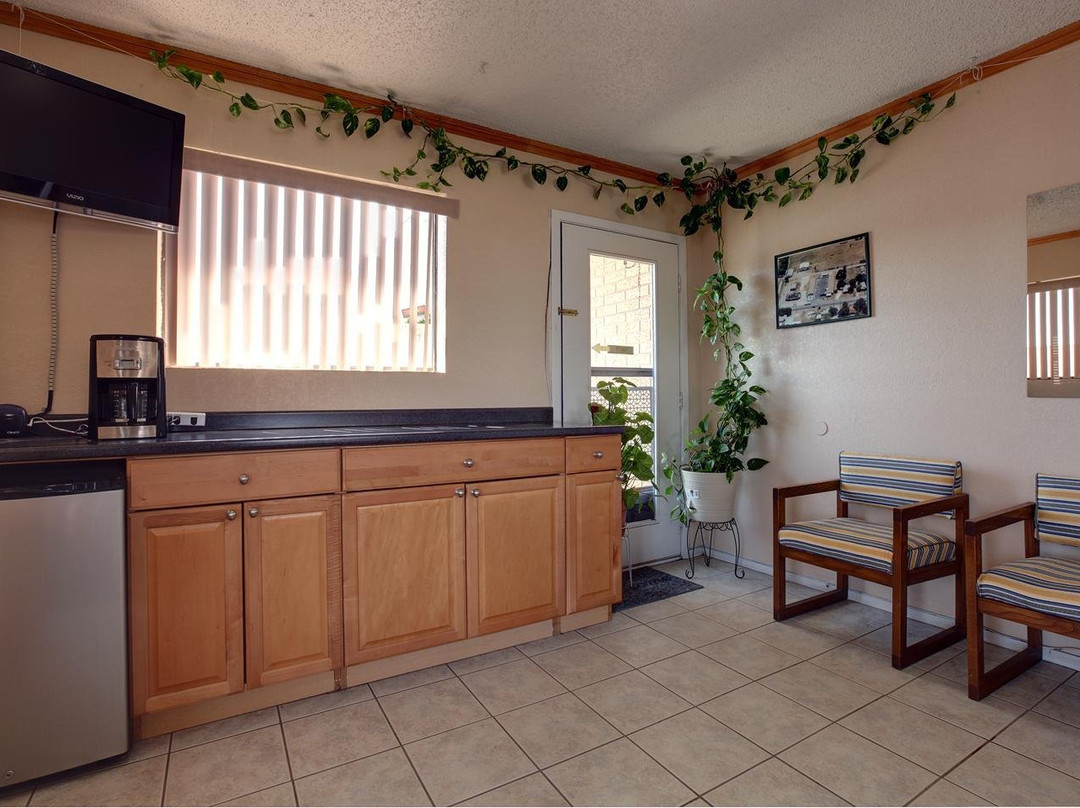 Americas Best Value Inn Comanche主图