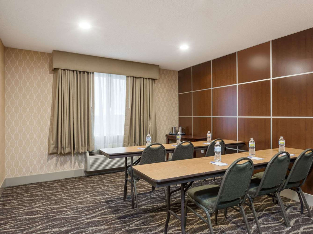 富尔顿快捷假日酒店主图