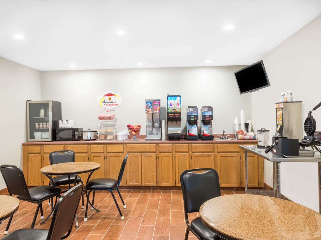 Super 8 by Wyndham Winfield/Quail Ridge Area主图