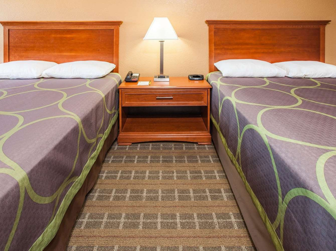 Super 8 by Wyndham Clinton主图