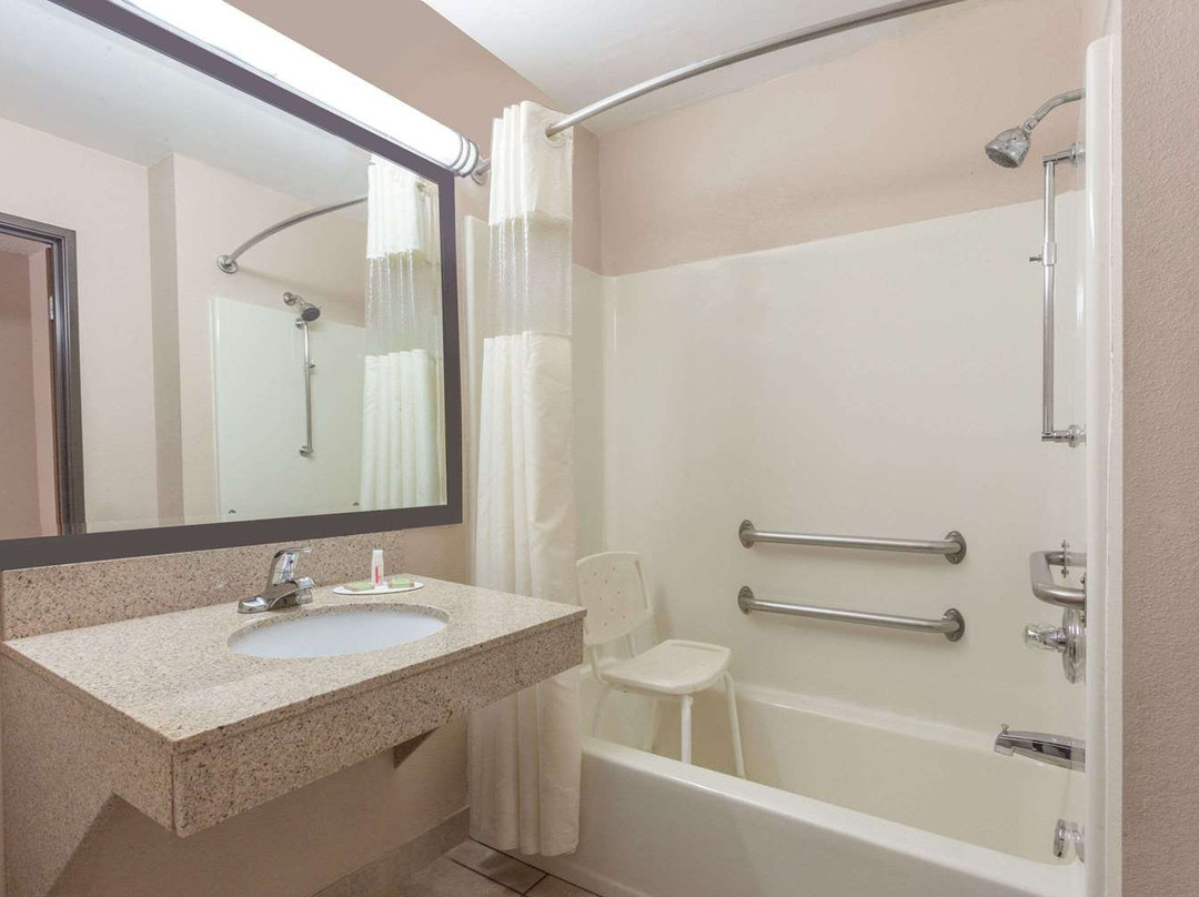 Super 8 by Wyndham Carrollton主图