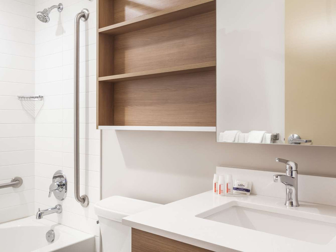 卡斯尔曼麦客达套房酒店主图