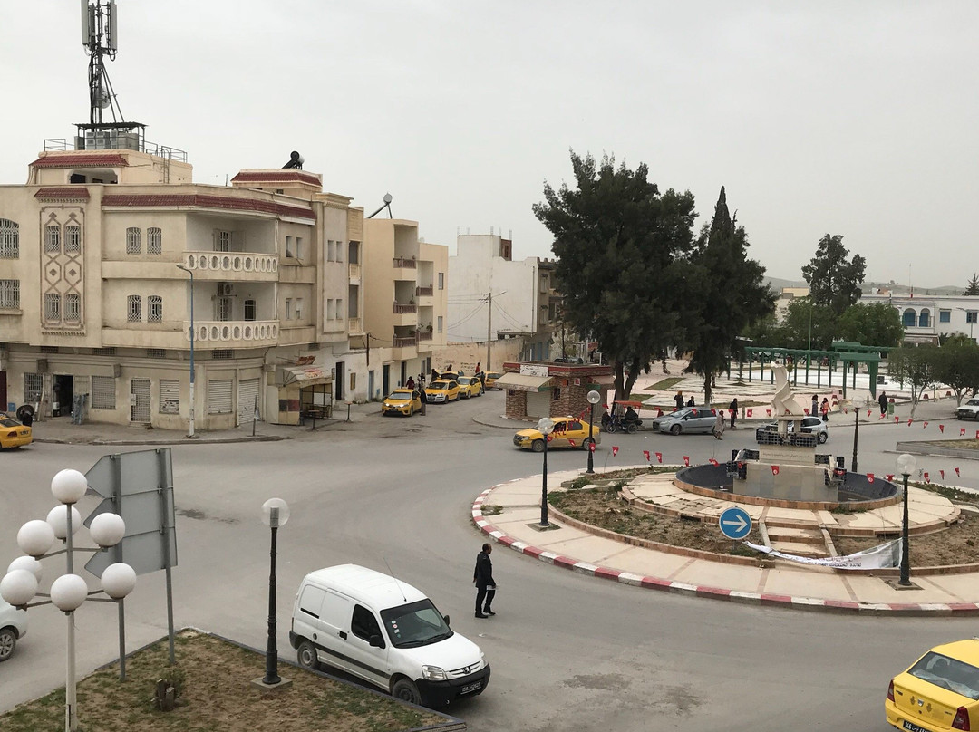 Teboursouk餐馆和美食-L'imperial Bistro