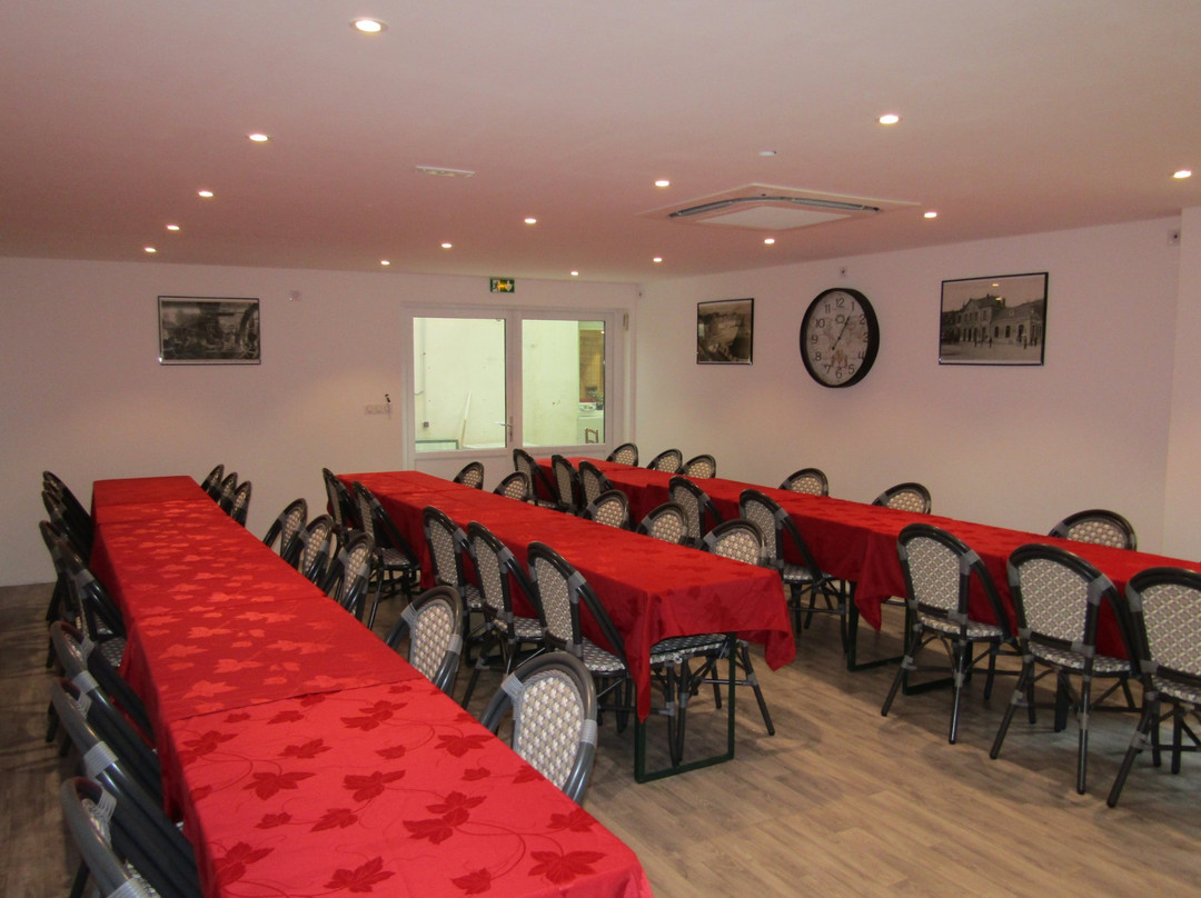 Le Creusot Hotel主图