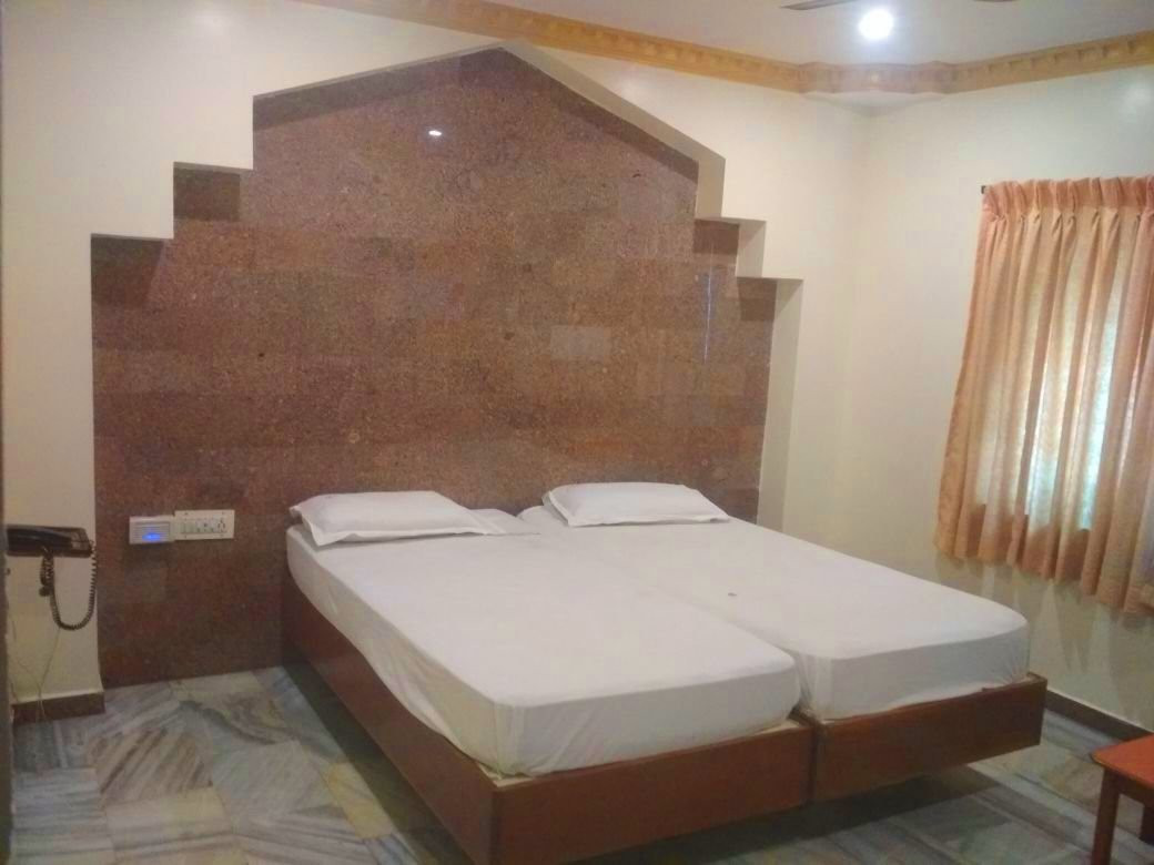 Krishna Tourist Home主图