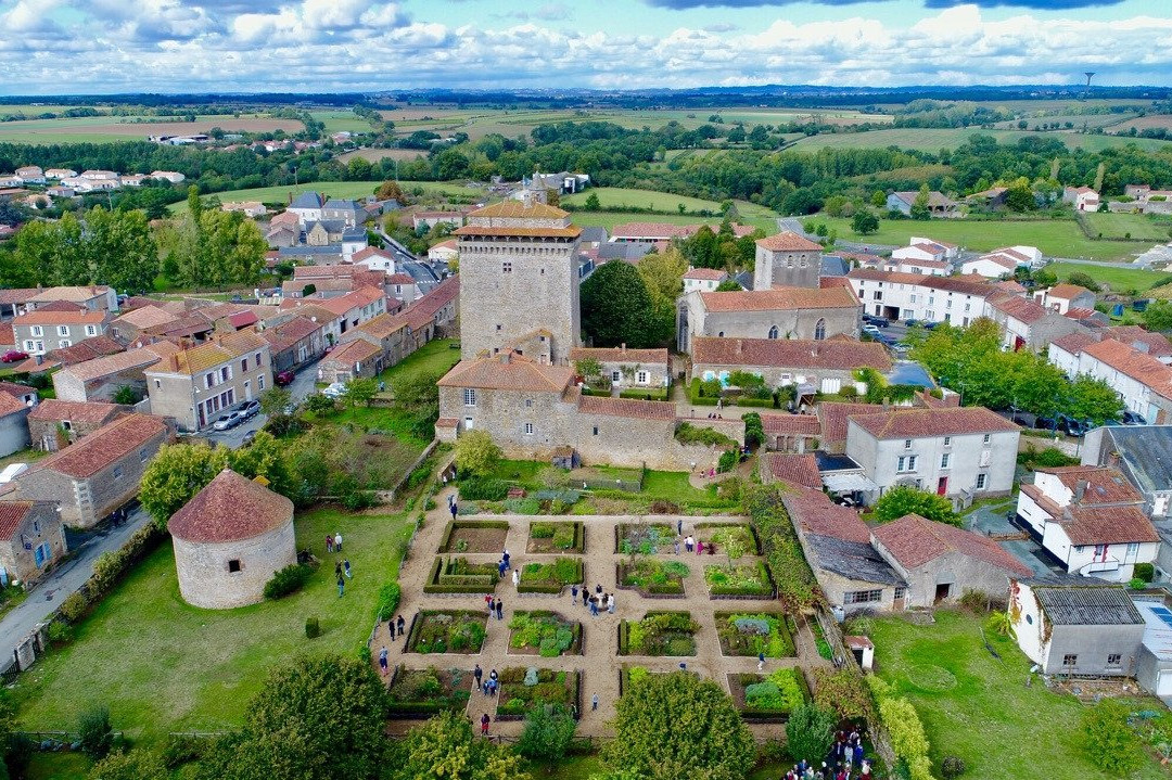 Donjon de Bazoges en Pareds景点图片