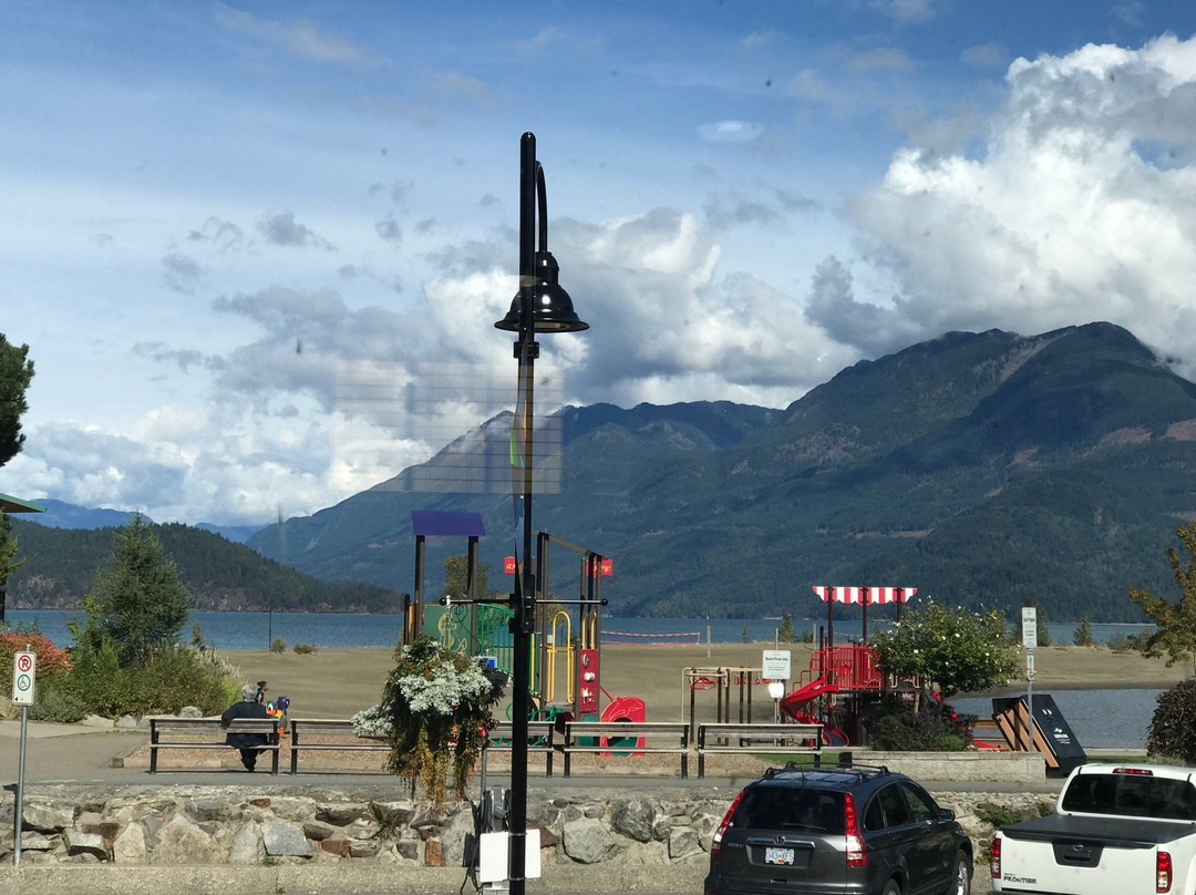 Harrison Hot Springs Public Mineral Pool-哈里逊温泉必去景点