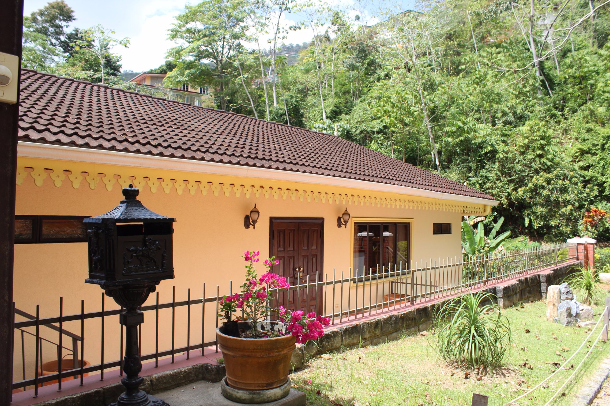 La Belle Maison-官方