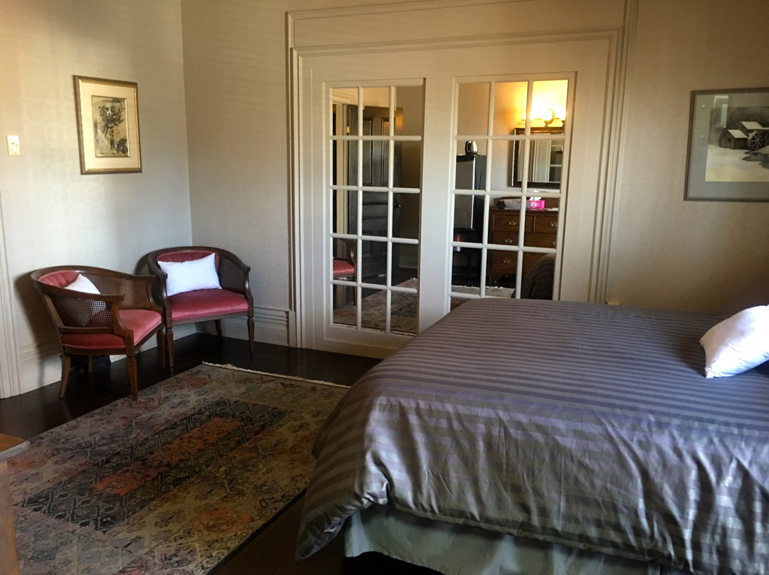 Bear Hug Bed & Breakfast主图