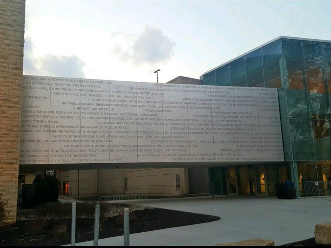 DeBruce Center-劳伦斯必去景点