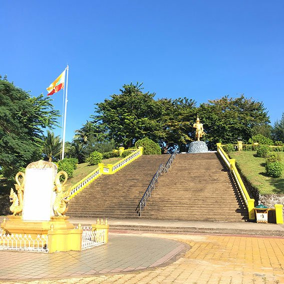 Statue of King Bayinnaung-高东县必去景点