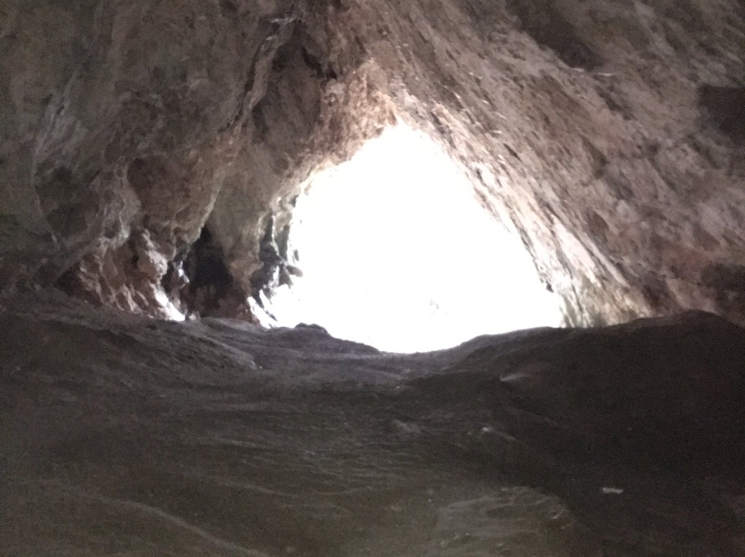 Istallosko Ancient Men's Cave景点图片