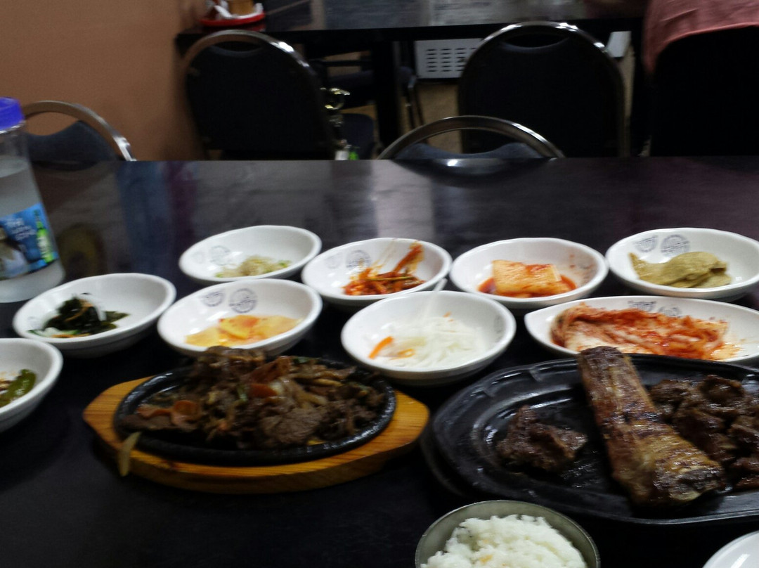 Mongmong-Toto-Maite餐馆和美食-Uri Jip