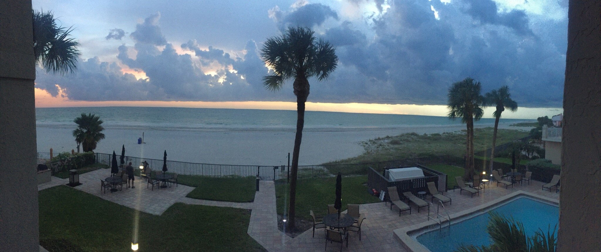 The Shores Condominiums-官方