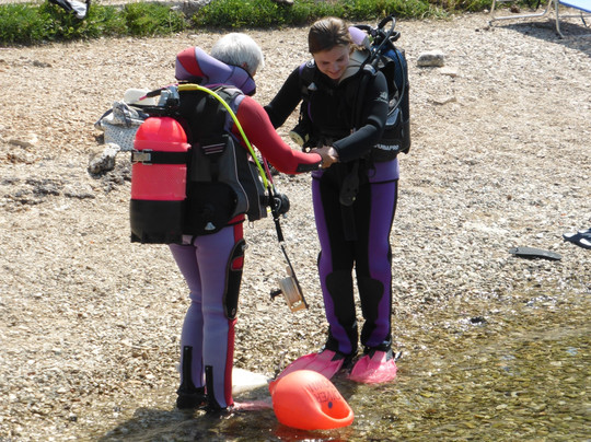 Dupin Dive Centre-科尔丘拉镇必去景点